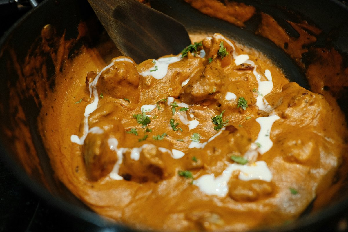 Butter chicken in creamy tomato sauce